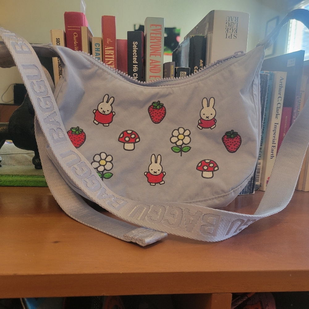 BAGGU Small Embroidered Miffy Crescent
